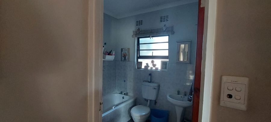 5 Bedroom Property for Sale in Gonubie Eastern Cape